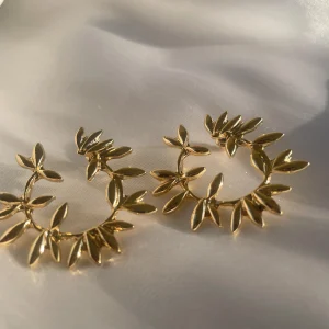 golden small leaves earrings